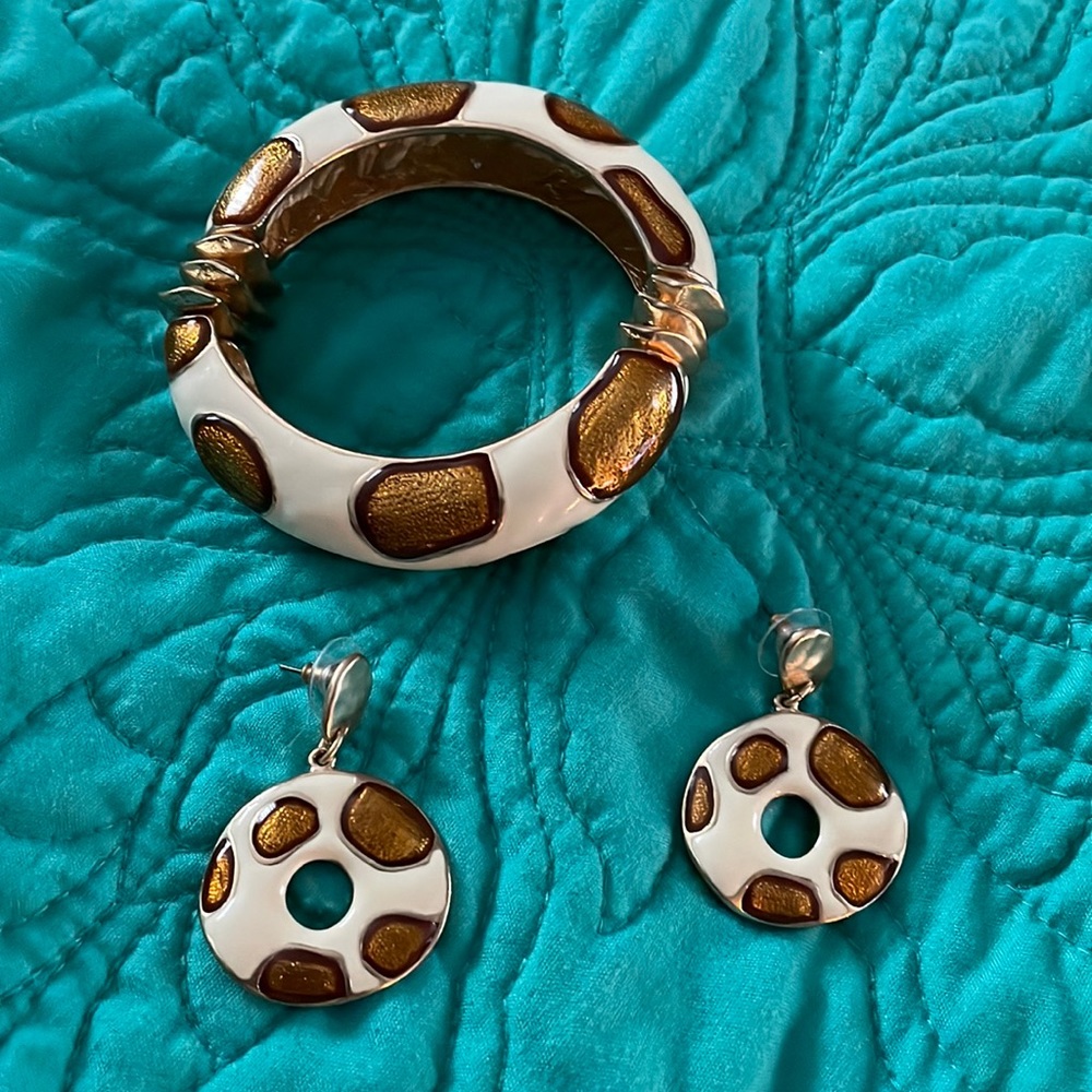 Bracelet and pierced earrings